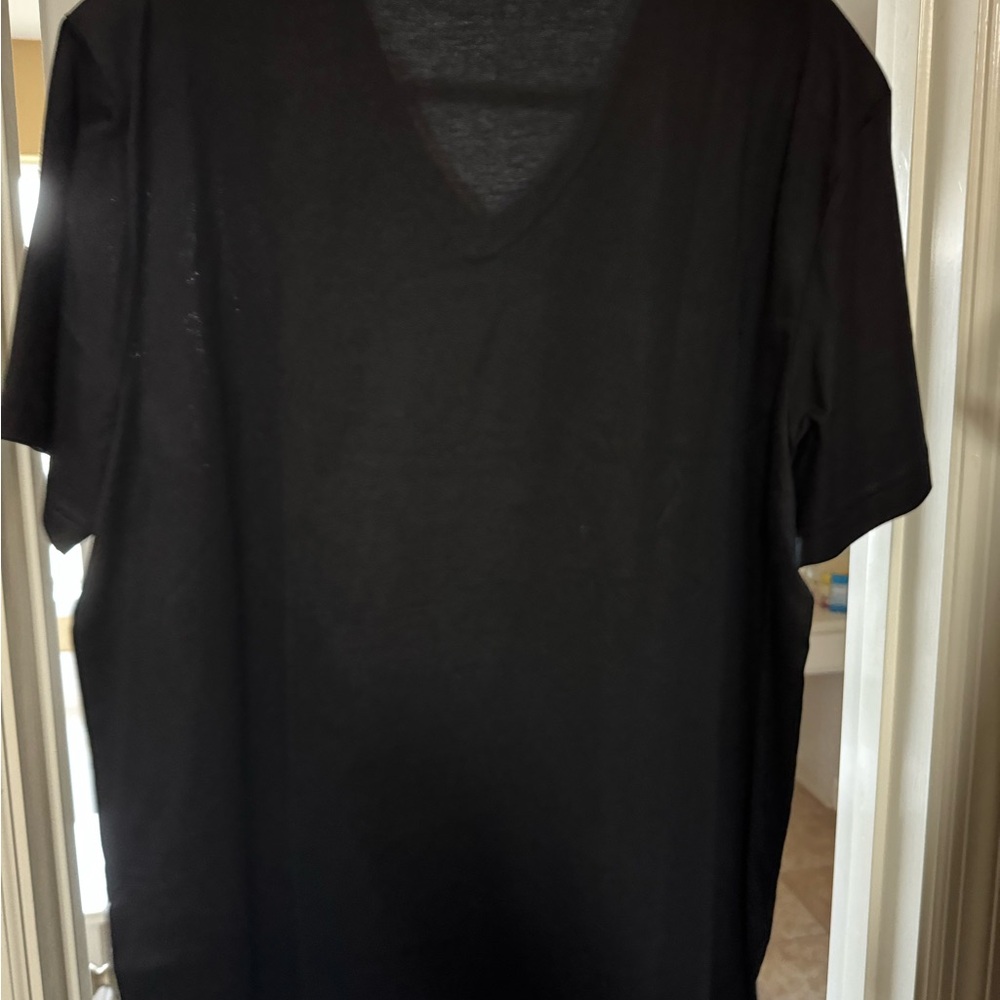 Banana Republic Classic Black V-Neck Tee Mens - Picture 2 of 4